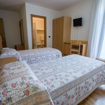 Garni Castel Ferari Hotel Tuenno Szoba fotó