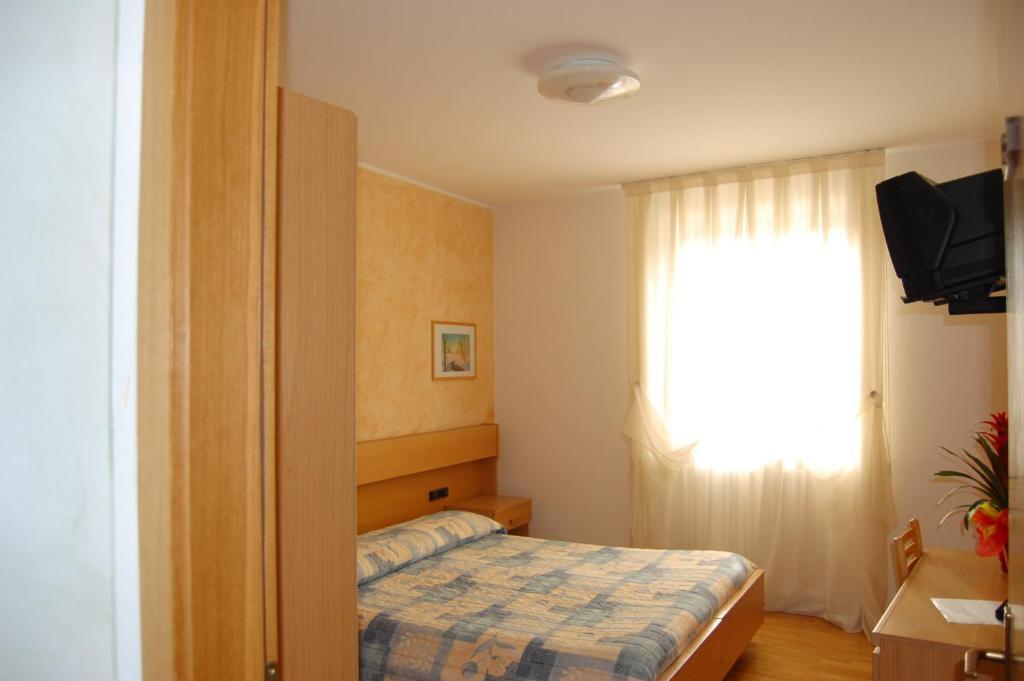 Garni Castel Ferari Hotel Tuenno Kültér fotó