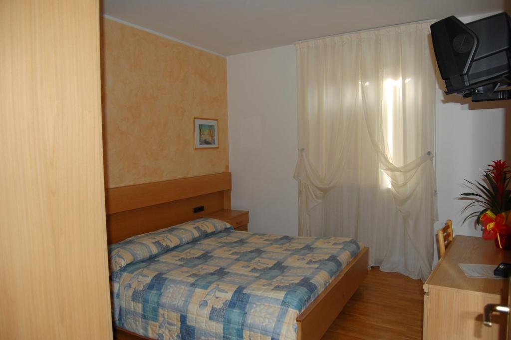 Garni Castel Ferari Hotel Tuenno Kültér fotó
