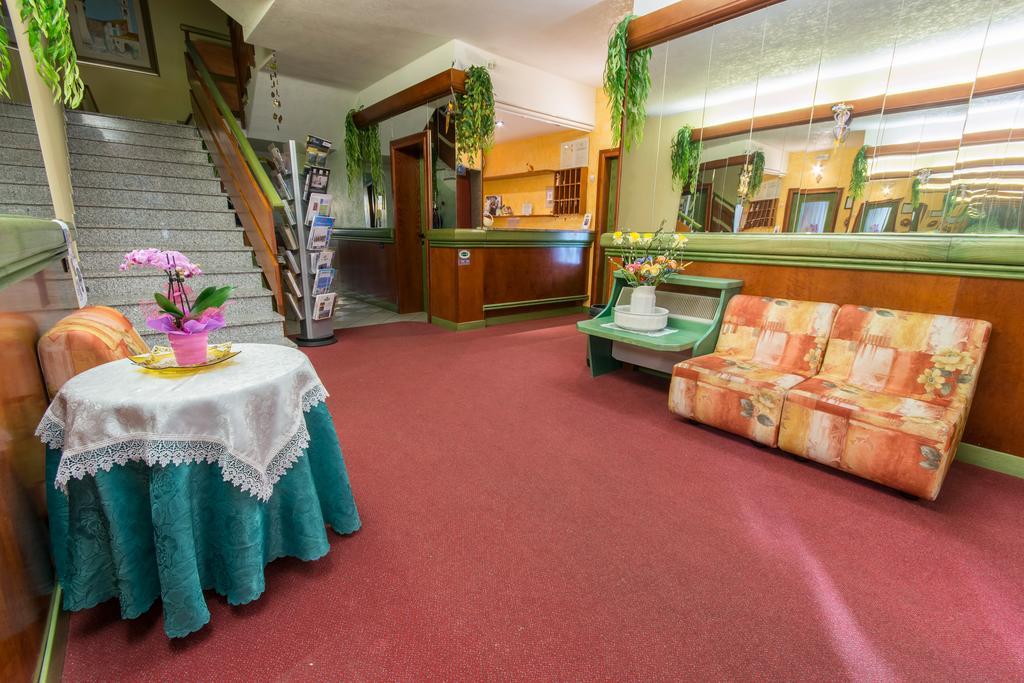 Garni Castel Ferari Hotel Tuenno Kültér fotó