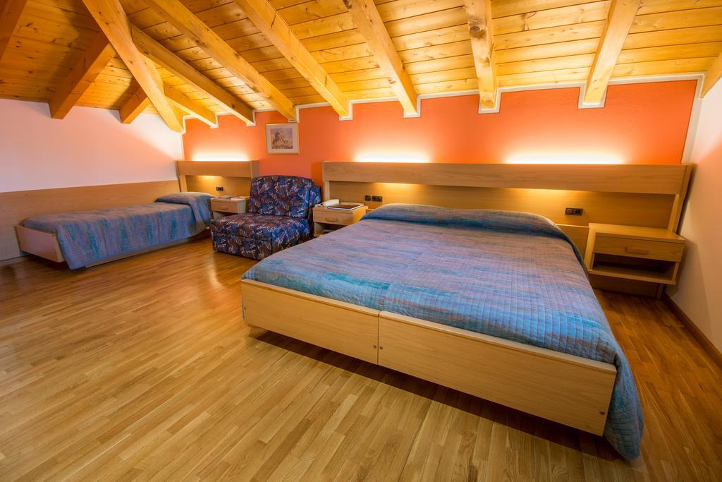 Garni Castel Ferari Hotel Tuenno Kültér fotó