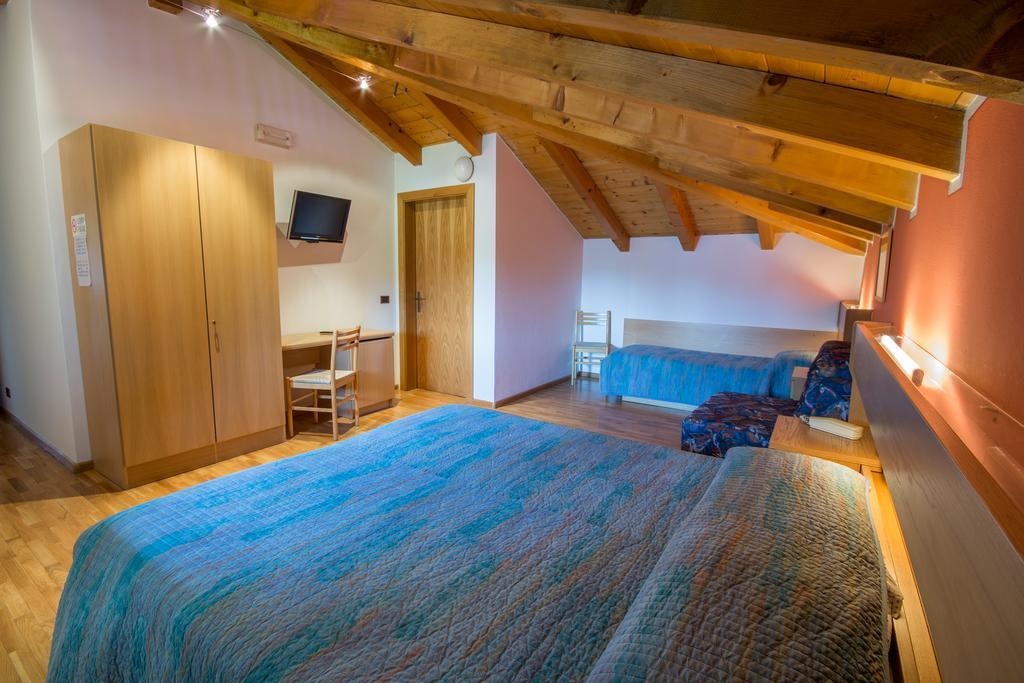 Garni Castel Ferari Hotel Tuenno Szoba fotó