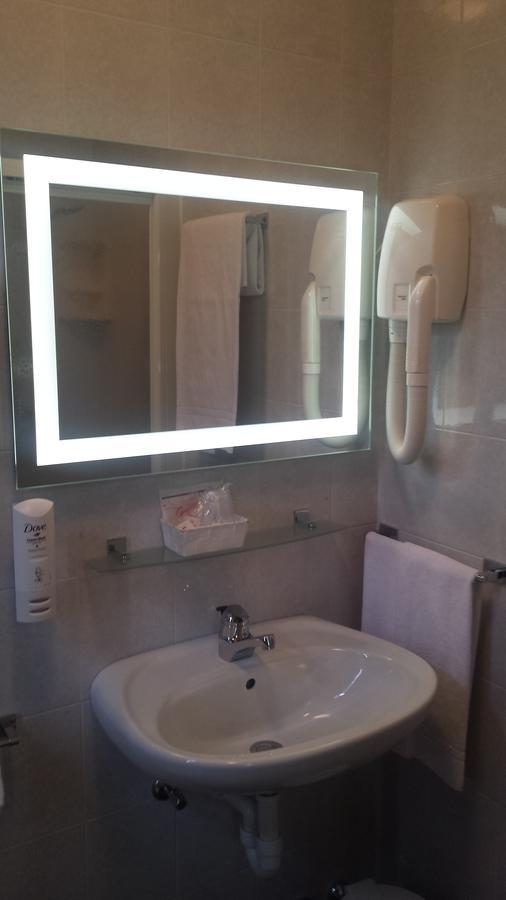 Garni Castel Ferari Hotel Tuenno Kültér fotó