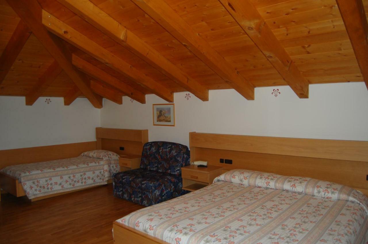 Garni Castel Ferari Hotel Tuenno Kültér fotó